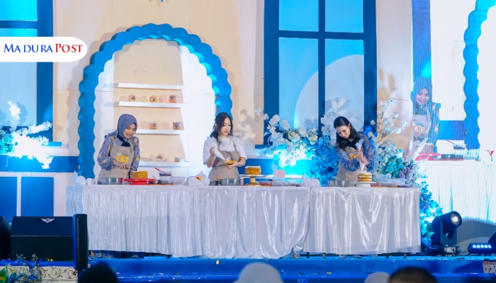 ACARA. Arinna Hidayah bersama Arumi Bachsin dan Chef Marinka saat prosesi peluncuran Arinna Hidayah Bakery di Graha Adi Poday, Sumenep. (Istimewa for MaduraPost)