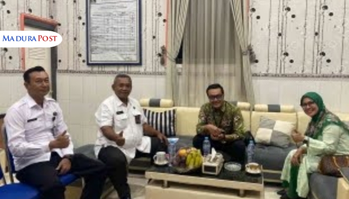 SILATURAHMI. Kepala Rutan Kelas IIB Sumenep bersama jajaran dan Pimpinan BRI Kantor Cabang Sumenep saat menjalin silaturahmi dan sinergi kemitraan, Rabu (9/7/2025). (Humas Rutan Kelas IIB Sumenep for MaduraPost)