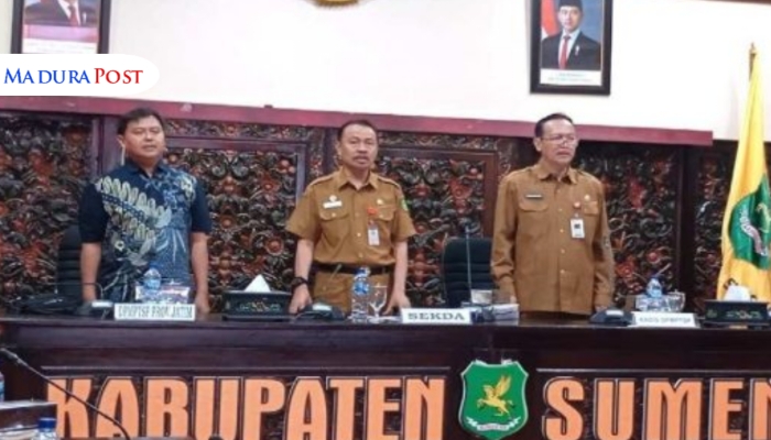 ACARA. Potret DPMPTS Sumenep saat menggelar kegiatan sosialisasi di lantai dua Kantor Sekretariat Daerah Sumenep, Senin, 21 Juli 2025 kemarin. (Istimewa for MaduraPost)
