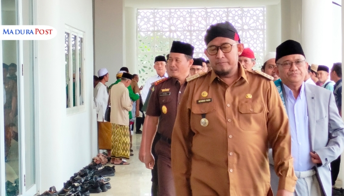 PROFIL. Achmad Fauzi Wongsojudo, Bupati Sumenep yang terus mendongkrak kinerja Pemkab Sumenep lebih baik. (M.Hendra.E/MaduraPost)
