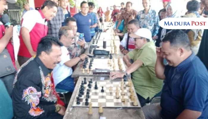 SEMARAK. Ratusan peserta dari berbagai OPD dan lintas instansi saat mengikuti lomba catur dalam rangka merayakan HUT ke-80 Kemerdekaan RI. (Istimewa for MaduraPost)