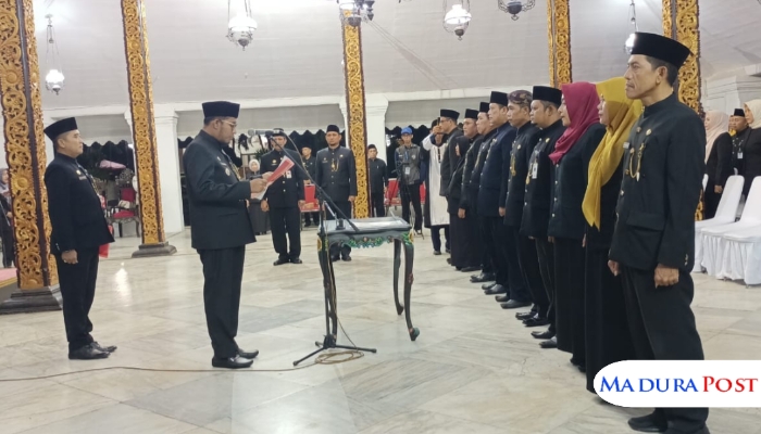 DIKUKUHKAN. Pelantikan pejabat di lingkungan Pemkab Sumenep dalam rangka pengisian jabatan strategis yang berlangsung beberapa tahun kemarin. (Istimewa for MaduraPost)