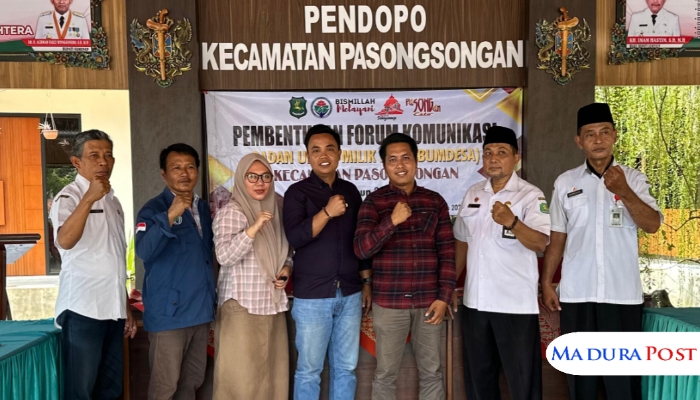 SIMBOLIS. Para Direktur BUMDes bersama jajaran pengurus usai pembentukan Forum Komunikasi BUMDes Kecamatan Pasongsongan di Pendopo Kecamatan, Rabu (13/8/2025). (Istimewa for MaduraPost)