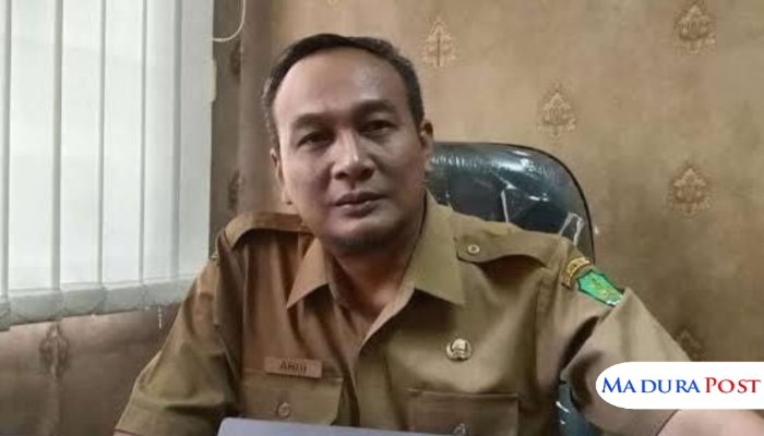 PROFIL. Kepala Bidang Pembinaan SD Dinas Pendidikan Sumenep, Ardiansyah Ali Sochibi, saat berada di ruang kerjanya. (Istimewa for MaduraPost)
