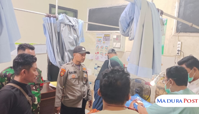 KASUS. Petugas kepolisian bersama tenaga medis saat menangani terlapor kasus dugaan penganiayaan di RSUD Sumenep, Minggu (17/8/2025) malam. (Istimewa for MaduraPost)
