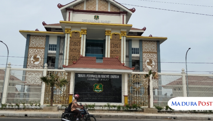 MEGAH. Potret Kantor DPRD Sumenep yang berlokasi di Jalan Raya Trunojoyo, Gedungan, Kecamatan Batuan. (M.Hendra.E/MaduraPost)