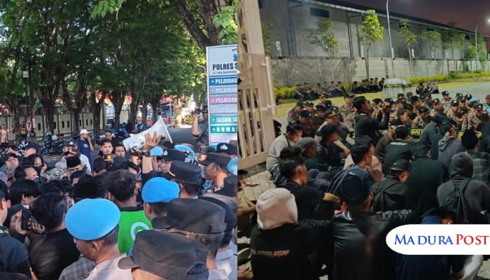KOLASE. Aksi demonstrasi di Mapolres dan Kantor DPRD Sumenep berujung pembakaran ban dan ancaman menduduki kantor dewan. (M.Hendra.E/MaduraPost)