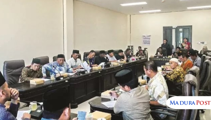 RAPAT. Potret Bamus DPRD Sumenep saat menetapkan agenda KUA-PPAS 2026 dan APBD Perubahan 2025 di kantor setempat. (Istimewa for MaduraPost)