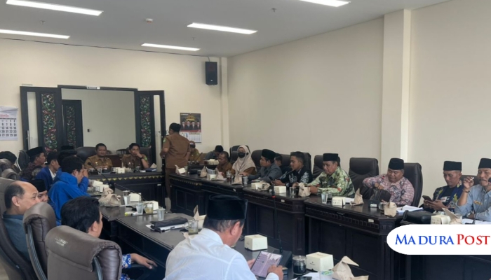 AUDIENSI. Suasana Rapat Dengar Pendapat (RDP) DPRD Sumenep bersama PC PMII dan perguruan tinggi lokal terkait revisi Perda Tembakau, Senin (8/9/2025). (Istimewa for MaduraPost)