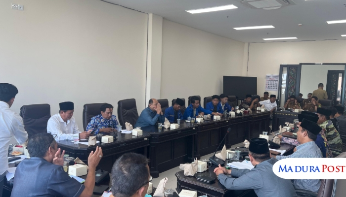 AUDIENSI. Suasana Rapat Dengar Pendapat (RDP) DPRD Sumenep bersama PC PMII dan perguruan tinggi lokal terkait revisi Perda Tembakau, Senin (8/9/2025). (Istimewa for MaduraPost)