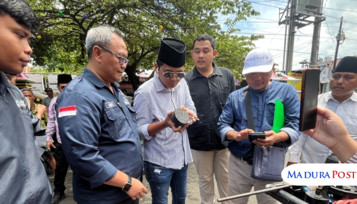 TINJAU. Potret Komisi III melakukan sidak di ruas Jl. R.A Kartini Keraton Bangkalan. (Suryadi Arfa/MaduraPost)