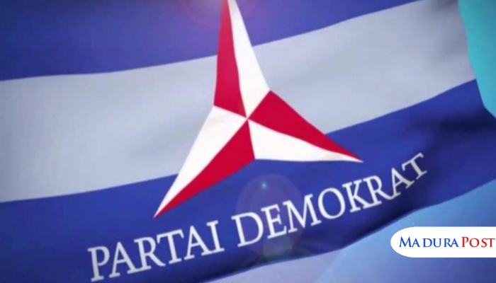 SIMBOL. Bendera Partai Demokrat berkibar sebagai simbol partai berlambang mercy. (Istimewa for MaduraPost)