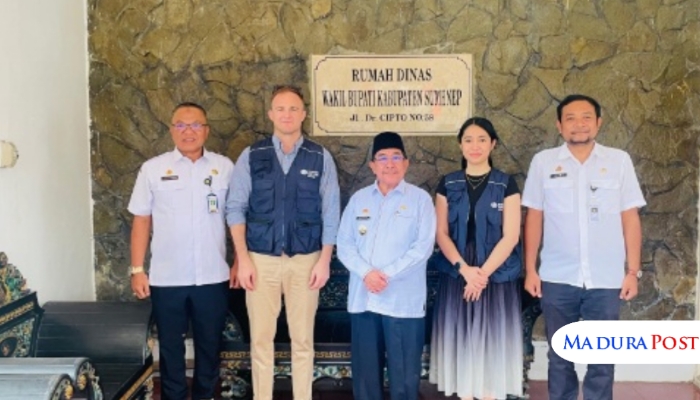 KUNJUNGAN. Wabup Sumenep Imam Hasyim bersama perwakilan WHO Australia, Dr. Chavia, dan jajaran Pemkab Sumenep usai pertemuan di Rumah Dinas Wabup, Rabu (10/9/2025). (Istimewa for MaduraPost)