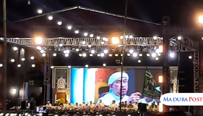 ANTUSIASME. Potret meriahnya acara PT. Arinna Makmur Sentosa Bersholawat bersama Habib Ali Zainal Abidin Bin Assegaf dan Majelis Az-Zahir Pekalongan. (Istimewa for MaduraPost)