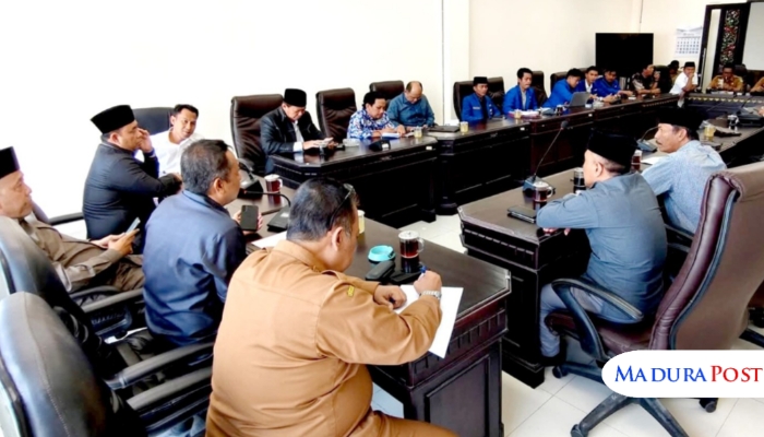 DISKUSI. Rapat dengar pendapat DPRD Sumenep bersama OPD, akademisi, dan organisasi mahasiswa terkait pembahasan Perda Tembakau. (Istimewa for MaduraPost)