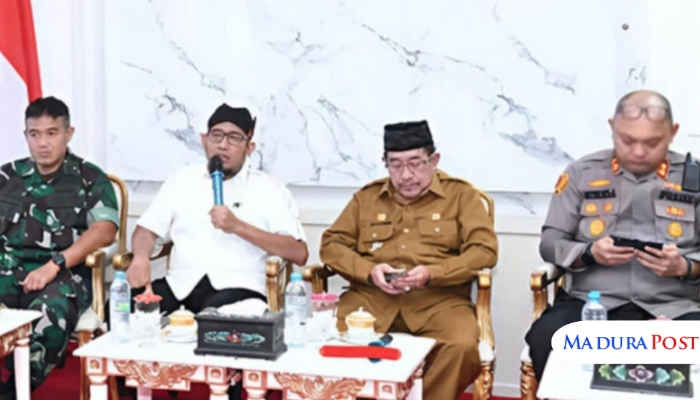 RAKOR. Bupati Sumenep Achmad Fauzi Wongsojudo memimpin rapat koordinasi revitalisasi Siskamling bersama Forkopimka, kepala desa, Babinsa, dan Bhabinkamtibmas, Selasa (23/9/2025). (Istimewa for MaduraPost)