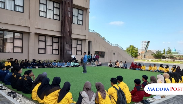 INTERAKTIF. Potret mahasiswa UNIBA Madura mengikuti kegiatan bersama di area kampus. (Istimewa for MaduraPost)