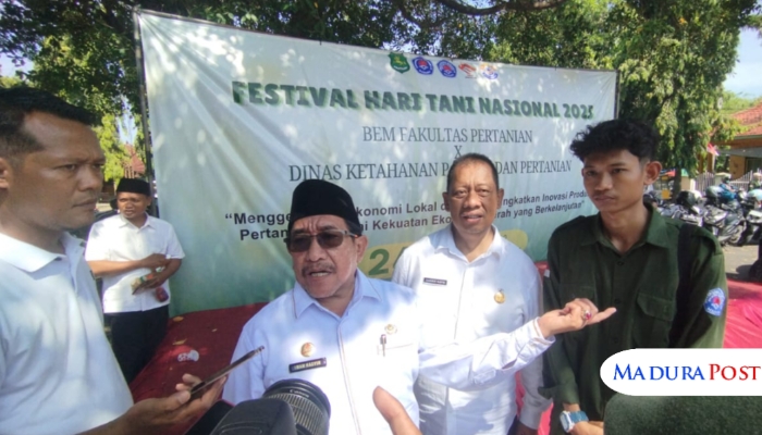 WAWANCARA. Kepala DKPP Sumenep, Chainur Rasyid saat mendampingi Wabup Imam Hasyim dalam Festival Hari Tani Nasional 2025. (Istimewa for MaduraPost)