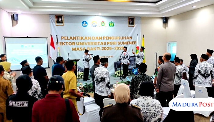 PELANTIKAN. Suasana pelantikan dan pengukuhan Asmoni, Rektor Universitas PGRI Sumenep periode 2025–2029 yang berlangsung di Hotel De Baghraf Sumenep, Senin (29/9/2025). (M.Hendra.E/MaduraPost)