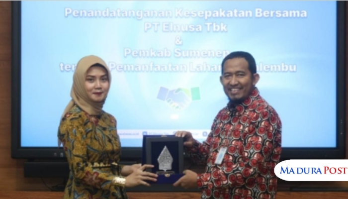 SIMBOLIS. Bupati Sumenep, Achmad Fauzi Wongsojudo, saat menandatangani kerja sama dengan PT Elnusa Tbk untuk pembangunan air strip di Kecamatan Masalembu, Kamis (2/10/2025). (Istimewa for MaduraPost)