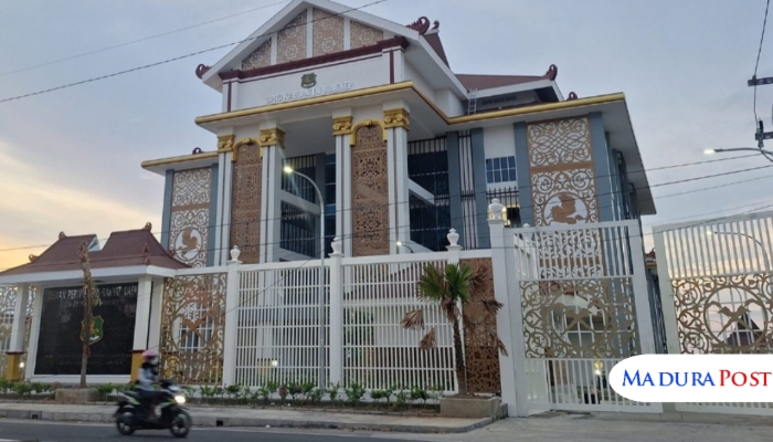 MEGAH. Potret kantor DPRD Sumenep yang berlokasi dan Jalan Trunojoyo, Gedungan, Kecamatan Batuan. (Istimewa for MaduraPost)