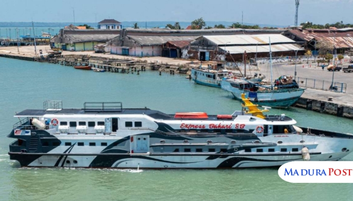 PELAYANAN. Potret Kapal Express Bahari saat beroperasi di Pelabuhan Kalianget. (Istimewa for MaduraPost)