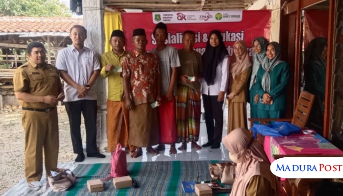 KEGIATAN. Sosialisasi kepada nelayan Desa Kapedi tentang pentingnya literasi keuangan dan perlindungan sosial. (Istimewa for MaduraPost)