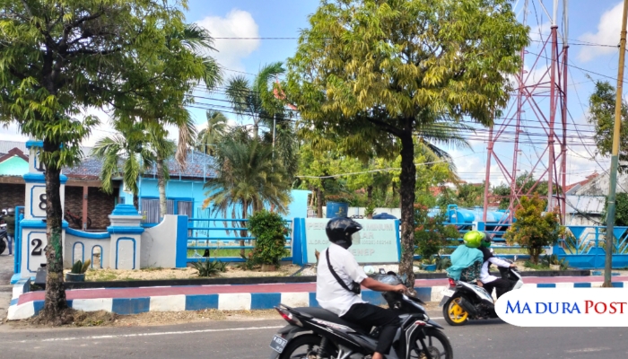 LOKASI. Potret Kantor PDAM Sumenep yang berlokasi di Jalan Doktor Cipto, Nomor 01, Kolor, Kecamatan Kota. (M.Hendra.E/MaduraPost)