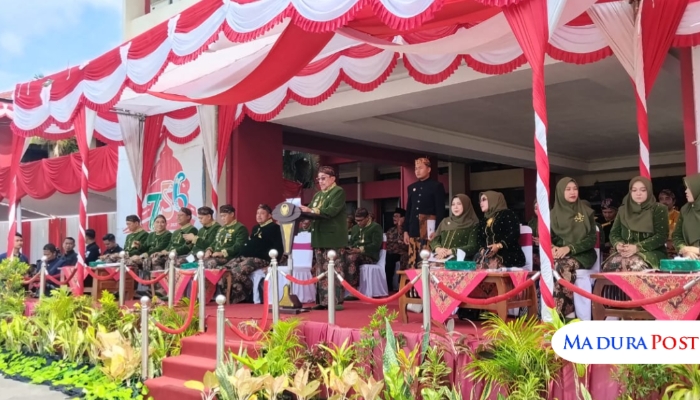 ACARA. Wabup Sumenep, Imam Hasyim, saat menyampaikan sambutan pada upacara peringatan Hari Jadi ke-756 Kabupaten Sumenep. (M.Hendra.E/MaduraPost)