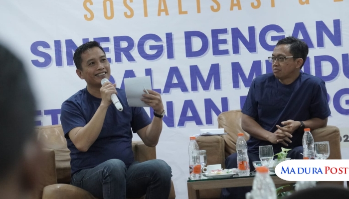 ACARA. Manager Public Government Affair KEI, Kampoi Naibaho (kanan), saat memaparkan kegiatan survei seismik 3D di acara sosialisasi bersama jurnalis di Kota Batu, Selasa (4/11/2025). (Istimewa for MaduraPost)