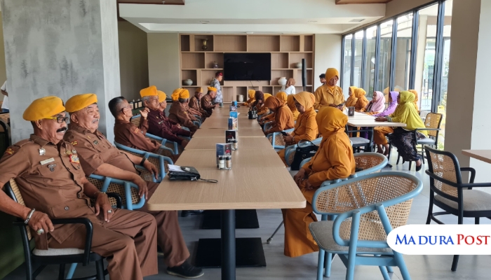 KEGIATAN. Para veteran Sumenep menghadiri kegiatan sarapan bersama dalam rangka program CSR ulang tahun pertama Myze Hotel Sumenep. (Istimewa for MaduraPost)