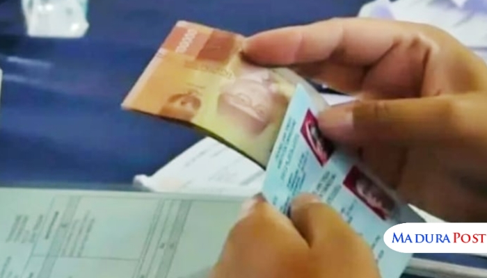 ILUSTRASI. Proses pencairan dana bantuan sosial menggunakan identitas penerima. (Istimewa for MaduraPost)