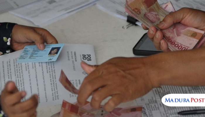 ILUSTRASI. Proses pencairan bantuan sosial menggunakan identitas penerima, menyoroti dugaan pemotongan dan tekanan terhadap warga dalam penyaluran bantuan di Desa Galis. (Istimewa for MaduraPost)