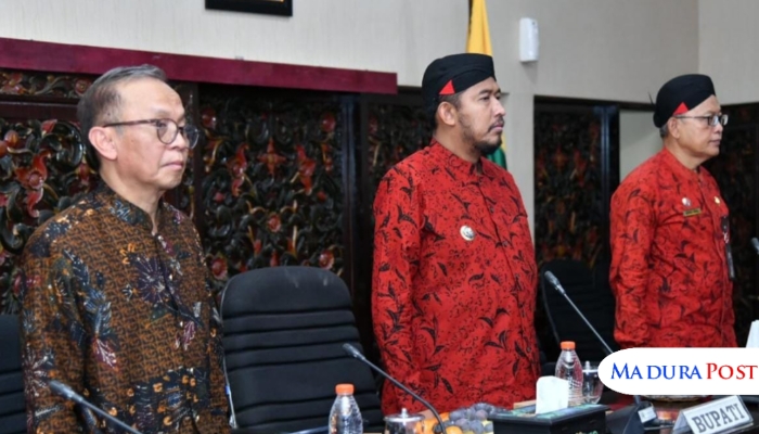 ACARA. Para pejabat menghadiri FGD Evaluasi Pengelolaan Keuangan dan Pembangunan Desa 2025 di Kantor Bupati Sumenep. (Istimewa for MaduraPost)