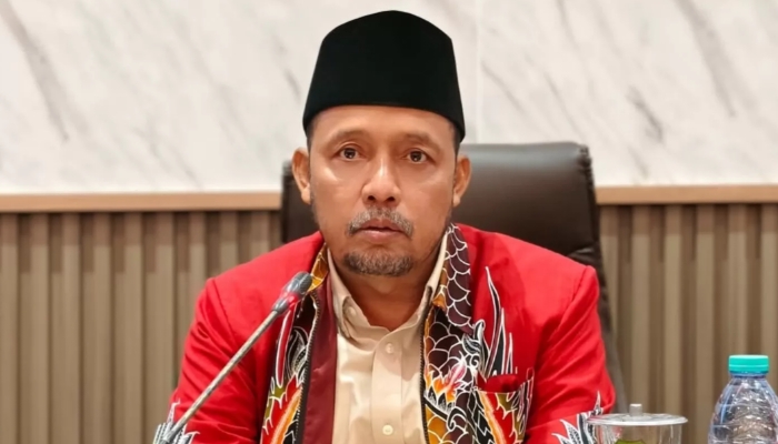 PROFIL. Ketua DPRD Sumenep, Zainal Arifin, saat memimpin sidang paripurna beberapa waktu lalu. (Istimewa for MaduraPost)