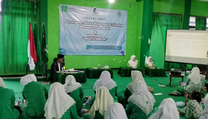 ACARA. Para peserta mengikuti sesi sosialisasi dan peluncuran Malate Center yang digelar Fatayat NU Sumenep, dengan narasumber menyampaikan materi terkait penanganan kekerasan terhadap perempuan dan anak. (Istimewa for MaduraPost)