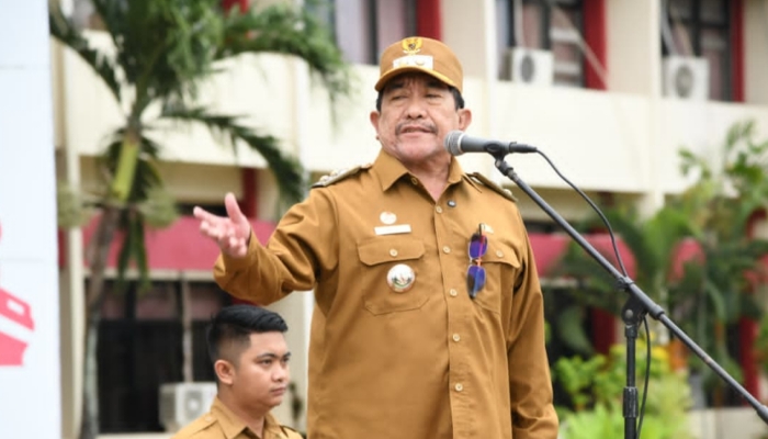 SAMBUTAN. Wabup Sumenep, Imam Hasyim, menyampaikan arahan saat Apel Gabungan ASN di lingkungan Pemerintah Kabupaten Sumenep. (Istimewa for MaduraPost)