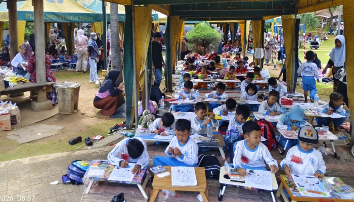 ACARA. Sejumlah siswa TK mengikuti lomba mewarnai tingkat TK/RA se-Kabupaten Sumenep yang digelar dengan dukungan IGTKI dan Paguyuban UMKM Tajamara. (Istimewa for MaduraPost)