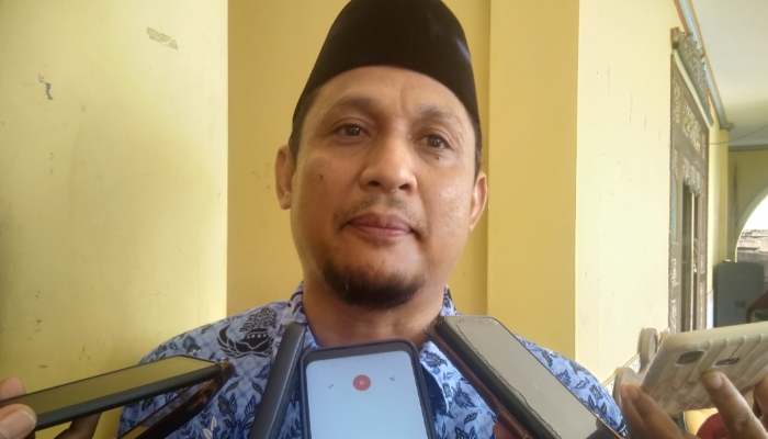 WAWANCARA. Kepala DPDM Sumenep, Agus Dwi Saputra saat diwawancara wartawan beberapa waktu lalu. (M.Hendra.E for MaduraPost)