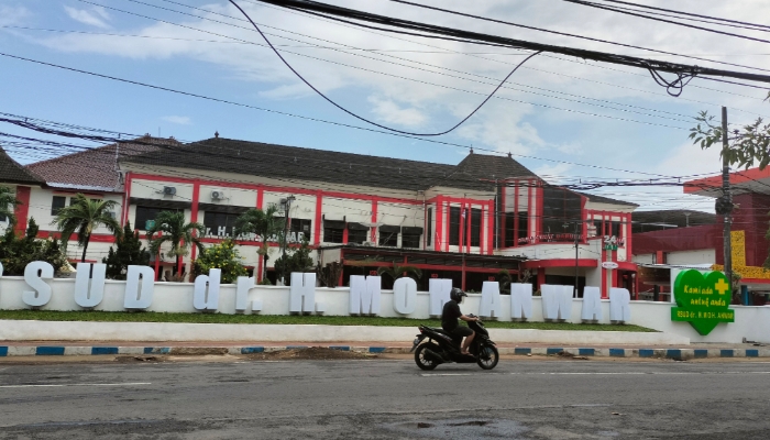 BANGUNAN. Potret RSUDMA Sumenep tampak dari arah depan yang berlokasi di Jalan Doktor Cipto, Kolor, Kecamatan Kota. (M.Hendra.E/MaduraPost)