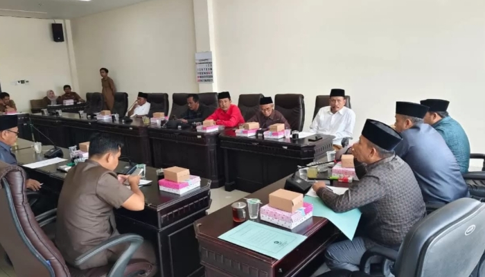 RAPAT. Rapat Bamus DPRD Sumenep saat finalisasi agenda kerja tahun 2026. (Istimewa for MaduraPost)