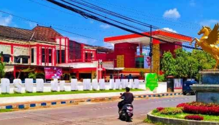 BANGUNAN. Potret RSUDMA Sumenep tampak dari arah depan yang berlokasi di Jalan Doktor Cipto, Kolor, Kecamatan Kota. (Istimewa for MaduraPost)