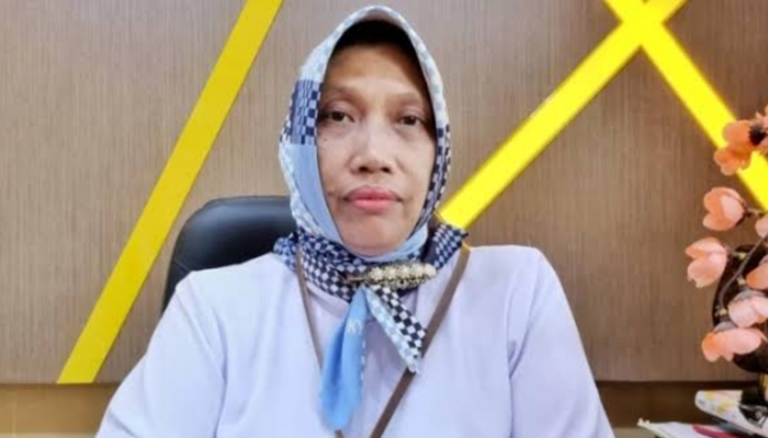 PROFIL. Direktur RSUDMA Sumenep, dr. Erliyati, saat berada di ruang kerjanya. (Istimewa for MaduraPost)