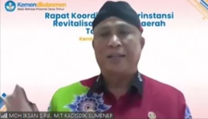 ZOOM. Kepala Disdik Sumenep, Moh. Iksan, saat mengikuti Rapat Koordinasi Revitalisasi Bahasa Daerah secara daring. (Istimewa for MaduraPost)