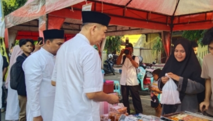 JUALAN. Potret lapak pedagang takjil saat Ramadan, memastikan keamanan dan kualitas pangan bagi masyarakat. (Istimewa for MaduraPost)