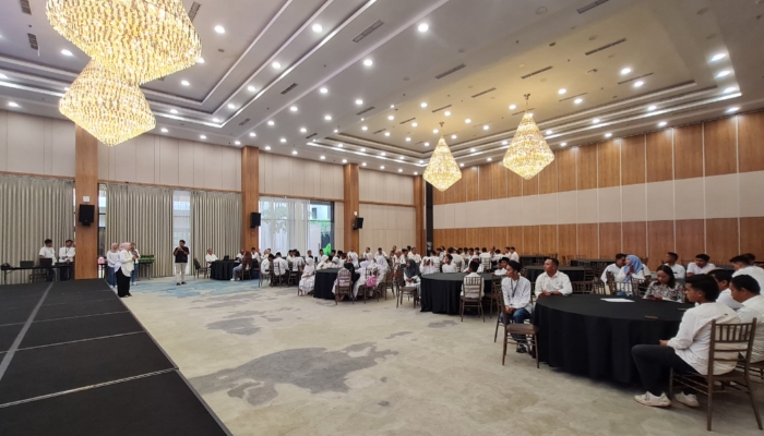 ACARA. Suasana santunan dan buka puasa bersama anak-anak panti asuhan yang digelar manajemen Myze Hotel Sumenep dalam rangka berbagi kebahagiaan di bulan suci Ramadan. (Istimewa for MaduraPost)