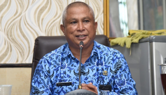 PROFIL. Kepala Disdik Sumenep, Moh. Iksan, saat mengikuti rapat paripurna beberapa waktu lalu. (Istimewa for MaduraPost)