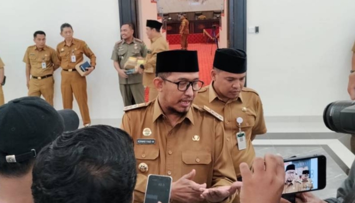 WAWANCARA. Bupati Sumenep Achmad Fauzi Wongsojudo memberikan keterangan kepada wartawan belum lama ini. (Istimewa for MaduraPost)
