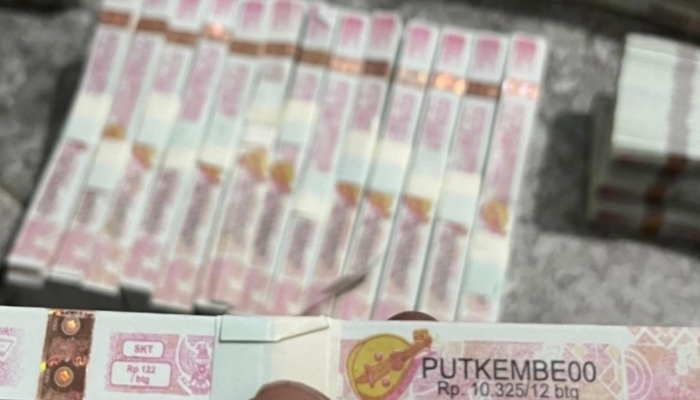 ILUSTRASI. Pita cukai terlihat tersusun rapi, diduga berkaitan dengan temuan pelanggaran cukai di wilayah Pamekasan. (Istimewa for MaduraPost)
