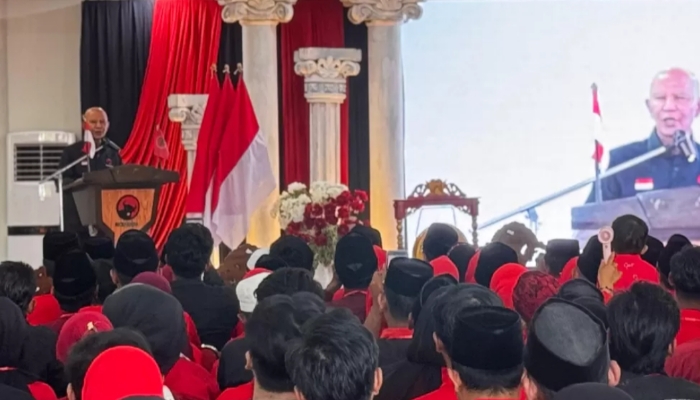 ACARA. MH Said Abdullah saat memberikan arahan dalam Musancab PDI Perjuangan se-Kabupaten Sumenep di Islamic Centre Bindara Saod, Minggu (26/4/2026). (Istimewa for MaduraPost)